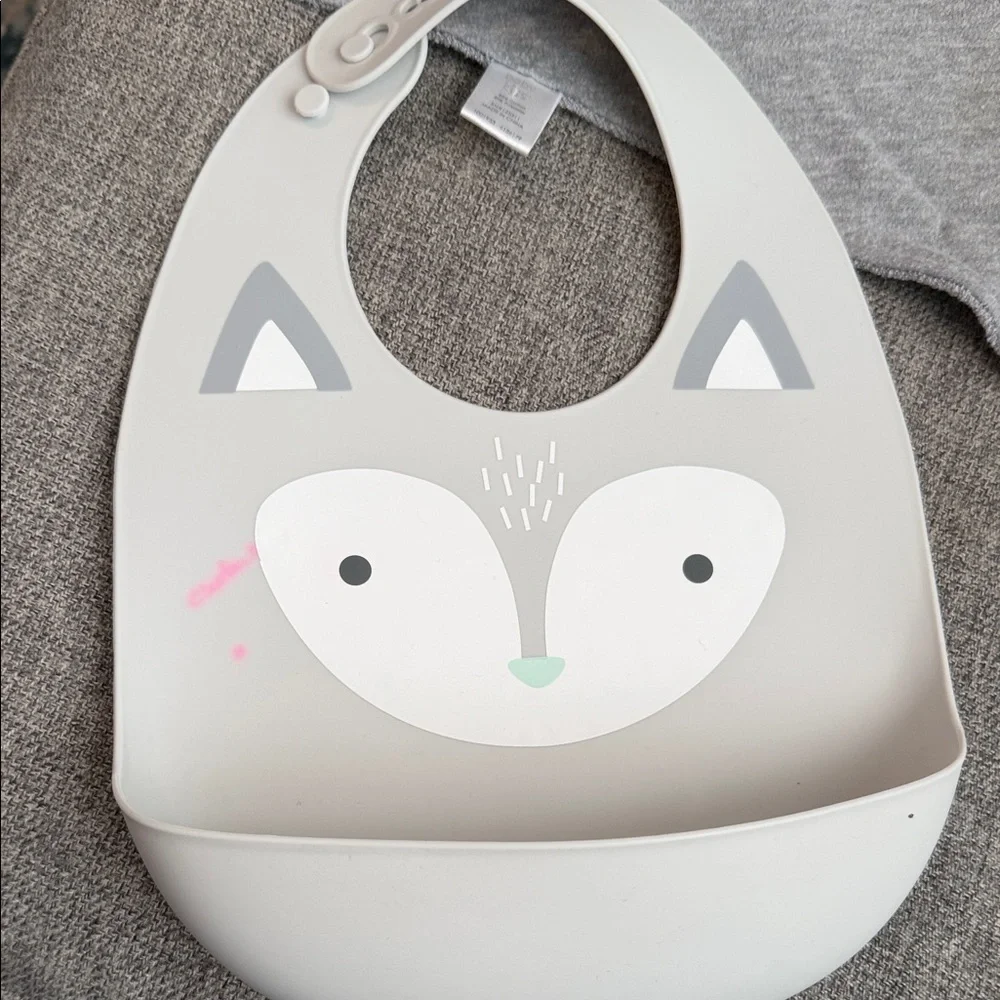 H&M And other brands Baby Bib Set 3 cloth with snaps 2 Silicone in GUC 5 Bibs